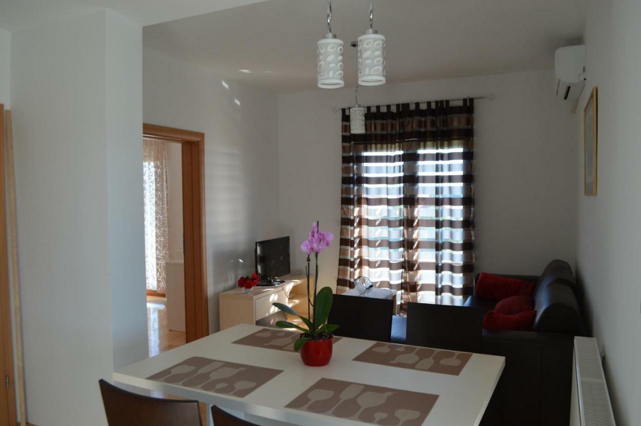 Apartmani Mila Sukošan Kültér fotó